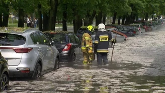 Potężne gradobicie w Gnieźnie. Kobieta uwięziona w samochodzie