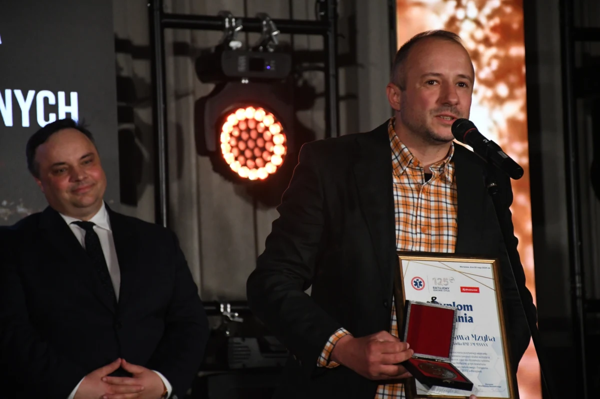 Prestiżowe wyróżnienie od Wojewódzkiej Stacji Pogotowia Ratunkowego Meditrans w Warszawie otrzymał dziennikarz RMF MAXX Przemek Mzyk.