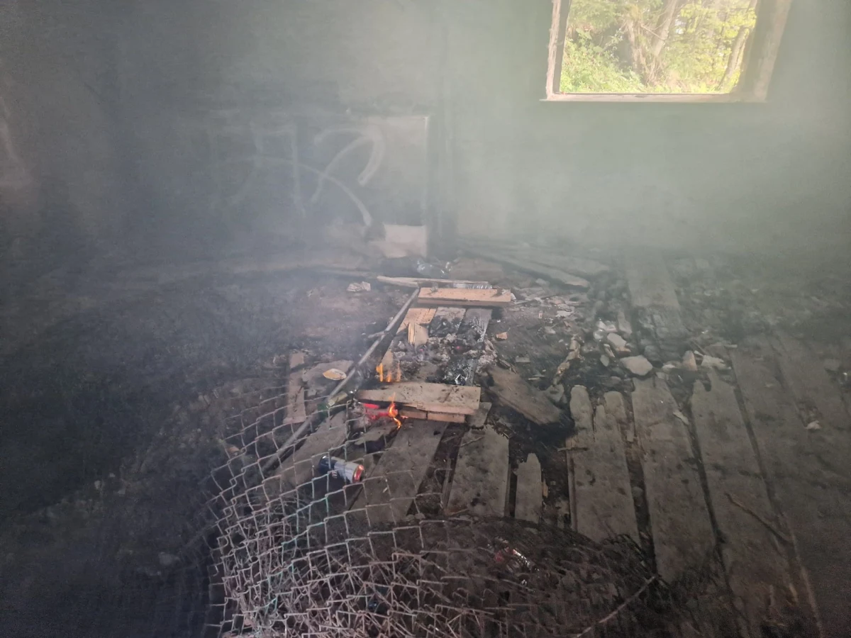 Na szczycie Nosala w Zakopanem w Tatrach w nieczynnej stacji wyciągu narciarskiego doszło do niewielkiego pożaru. 