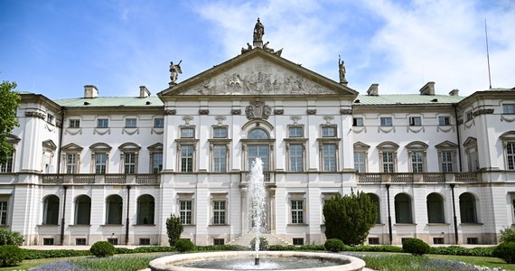 W samym sercu Warszawy, na placu Krasińskich, stoi Pałac Rzeczypospolitej, który od 21 maja otwiera swoje podwoje dla wszystkich, pragnących zanurzyć się w bogactwie polskiej kultury i historii. 
