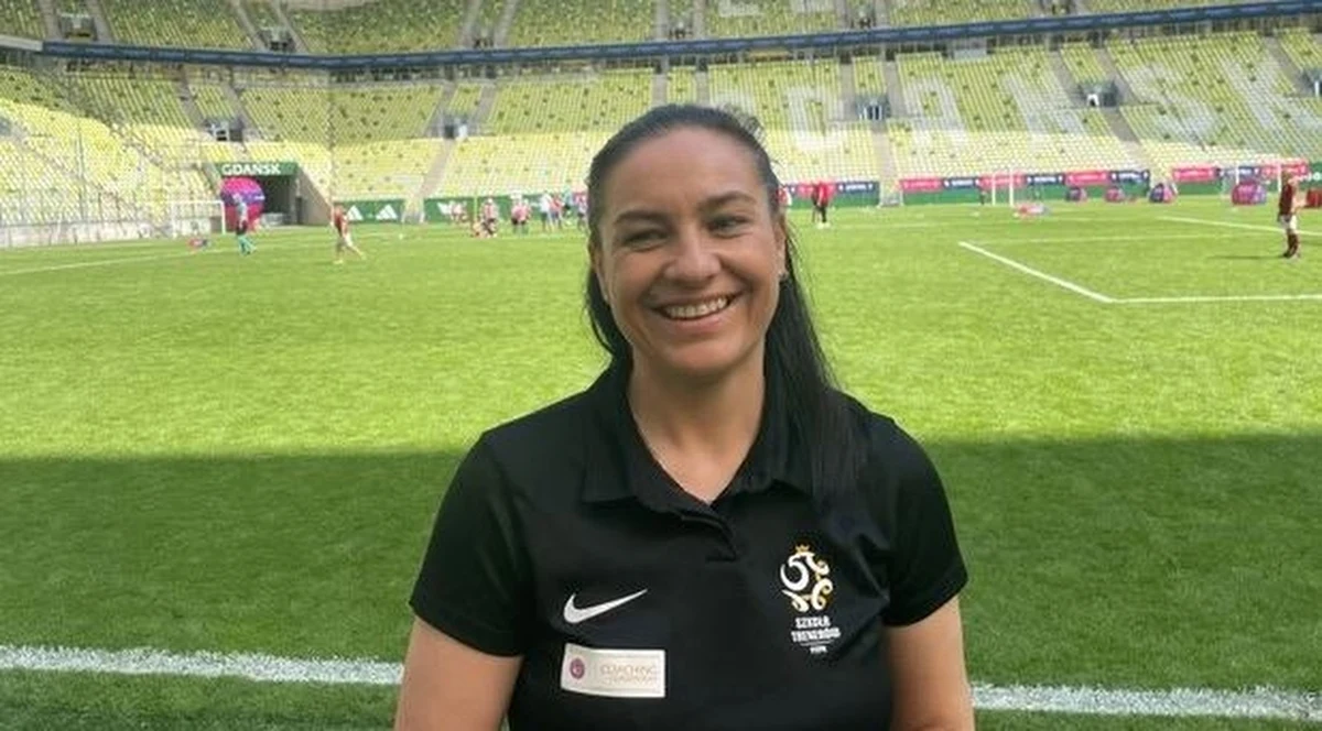 Każdy wojewódzki związek piłki nożnej w najbliższych tygodniach zorganizuje festyn promujący kobiecą piłkę nożną. Dziś na stadionie na gdańskiej Letnicy odbył się jeden z nich. Kilkaset młodych zawodniczek wzięło udział w turnieju. Później ich trenerzy uczestniczyli w warsztatach prowadzonych przez selekcjonerkę kobiecej reprezentacji Polski – Ninę Patalon.