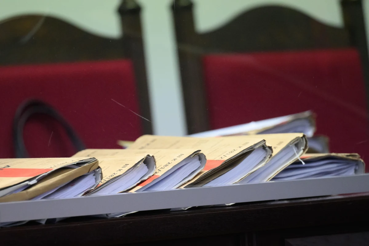 W lubelskim sądzie okręgowym ruszył proces Maksyma L. i Uladzislaua P. Mężczyźni mieli szpiegować na rzecz Rosji w ramach zorganizowanej grupy przestępczej. Jej członkowie m.in. instalowali kamery przy trasach kolejowych, obserwowali porty i lotniska, a także rozklejali plakaty propagandowe.