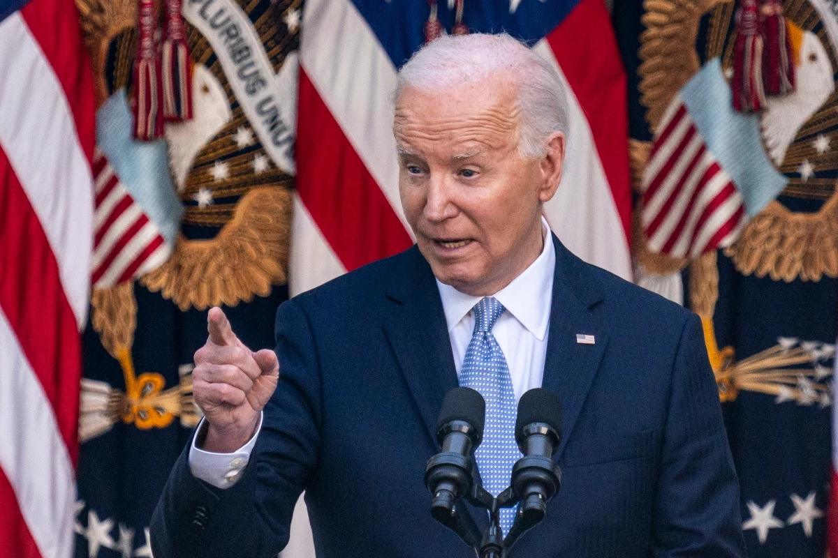 Prezydent USA Joe Biden powiedział w poniedziałek, że siły izraelskie nie dopuszczają się ludobójstwa podczas swej operacji w Strefie Gazy przeciwko Hamasowi. "To, co dzieje się w Gazie, nie jest ludobójstwem. Odrzucamy to. Stoimy po stronie Izraela" - zapewnił Biden podczas spotkania w Białym Domu z przedstawicielami społeczności żydowskiej w USA.