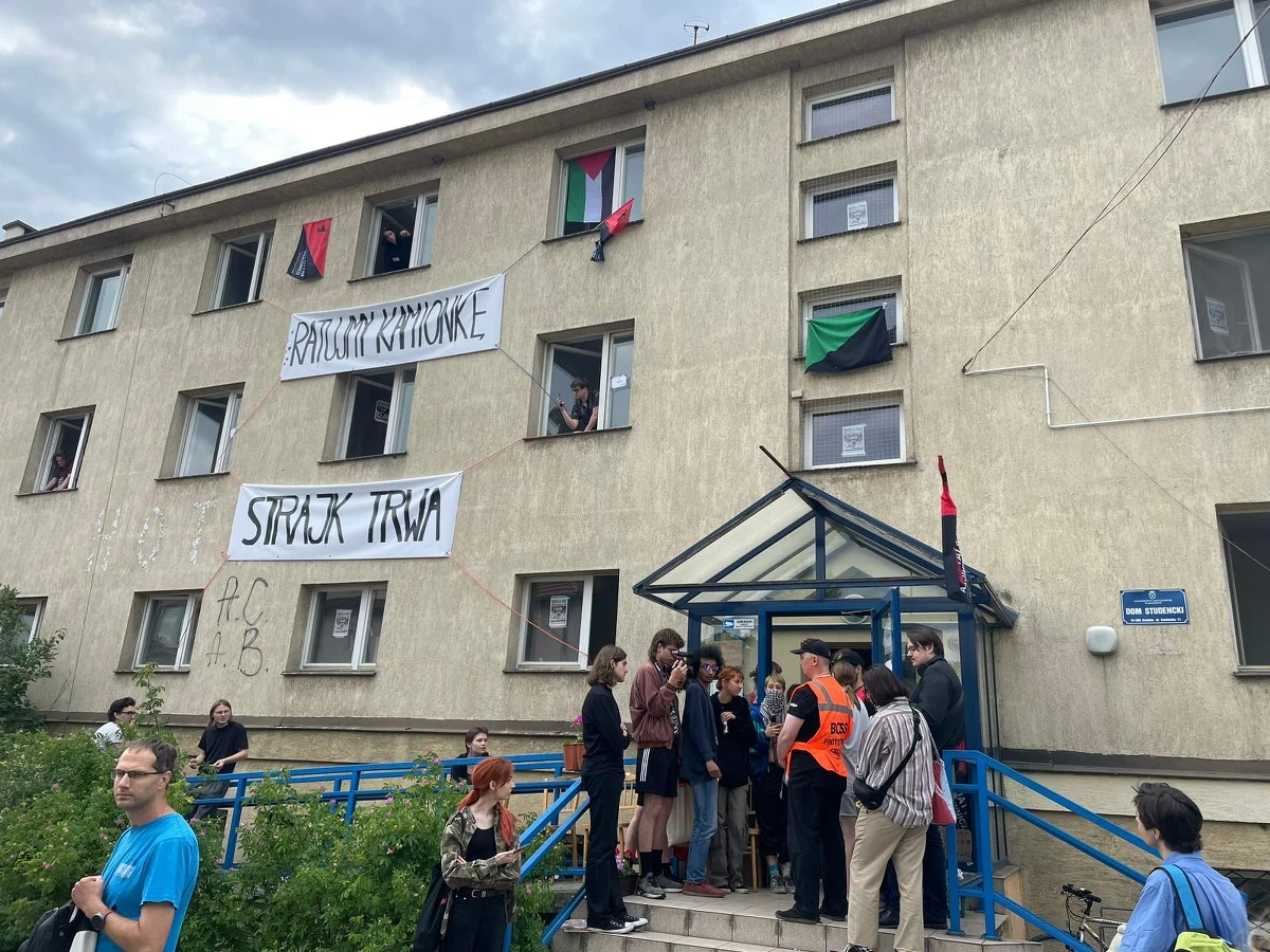 Kilkudziesięciu studentów nadal prowadzi strajk okupacyjny na terenie nieczynnego akademika Kamionka w Krakowie.

