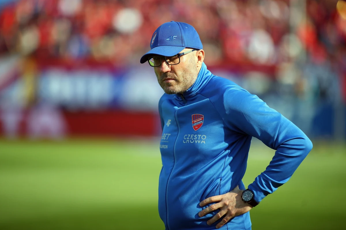 To już oficjalna informacja. Marek Papszun wraca do Rakowa Częstochowa. Po rocznej przerwie znów poprowadzi piłkarzy aktualnego mistrza Polski.