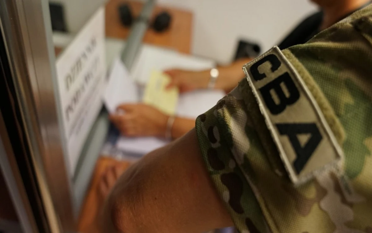 Nowe fakty w sprawie zatrzymania 16 osób przez Centralne Biuro Antykorupcyjne. Jak dowiedział się RMF FM, jedną z nich jest prezes giełdowej spółki Trakcja, która należy w większości do PKP PLK. Według naszych ustaleń, śledztwo w tej sprawie nie ma związku z działalnością spółki należącej do PKP.