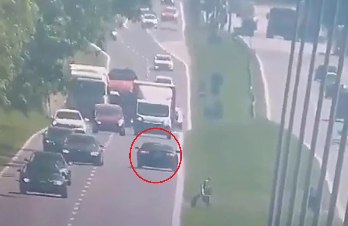 Na trzy miesiące trafił do aresztu 27-letni kierowca audi, który w ubiegłym tygodniu podczas ucieczki przed policyjnym patrolem jechał pod prąd Szosą Stargardzką w Szczecinie. Zmuszał innych kierowców do gwałtownej zmiany pasa. Mężczyzna wyprzedzał też w miejscach niedozwolonych.