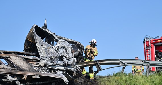 Dwie osoby nie żyją po wypadku na trasie S3 koło Chlebowa w Zachodniopomorskiem. Zderzyły się tam trzy pojazdy - dwa autobusy i ciężarówka.