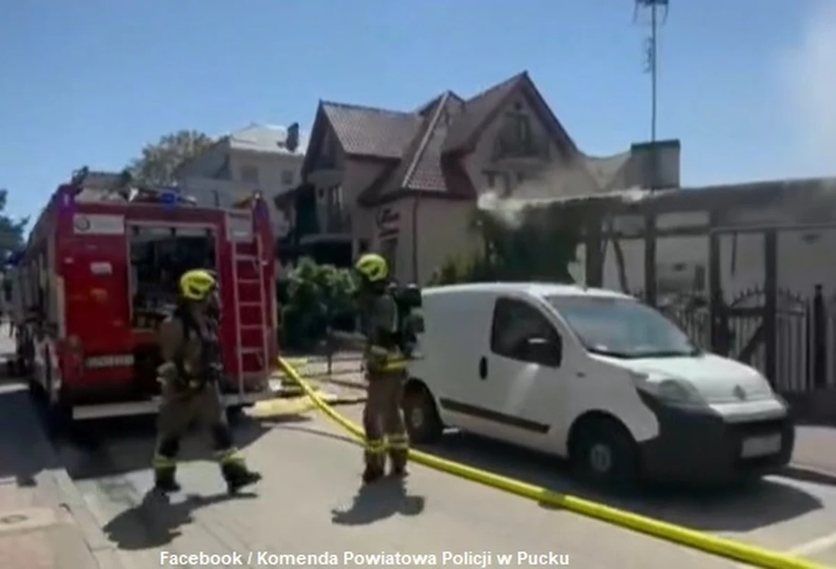 Kilkanaście zastępów straży pożarnej walczyło z ogniem we Władysławowie w Pomorskiem. Pożar wybuchł w karczmie krytej strzechą.