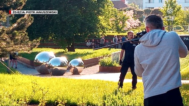 Dziki skandal w Gdyni. W Parku Centralnym lekarz weterynarii odławiał dziki, na zlecenie ratusza. To jednak nie spodobało się prezydent miasta. W czasie strzelania do dzików - w w parku było mnóstwo mieszkańców.Materiał dla "Wydarzeń" przygotował Marcin Piotr Wrona.