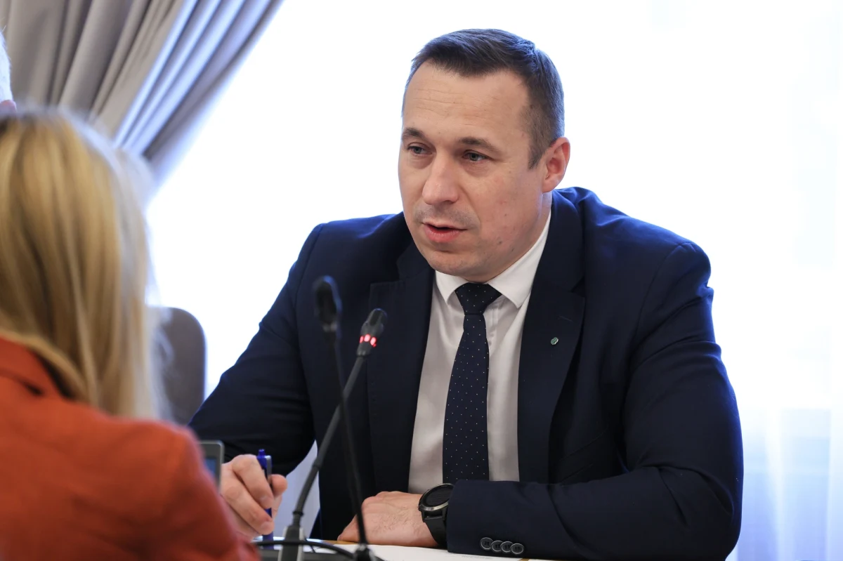 Wiceminister infrastruktury, szef regionalnego PSL, Paweł Gancarz został we wtorek wybrany na marszałka województwa dolnośląskiego. Wcześniej sejmik nie wybrał na to stanowisko przewodniczącego dolnośląskiej PO posła Michała Jarosa. Kandydaturę Gancarza poparli radni PiS.