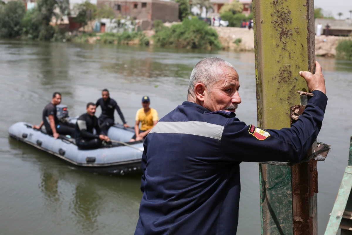 Co najmniej 10 osób zginęło w wypadku busa, który zjechał do Nilu z płynącego przez rzekę promu. Ofiary to kobiety, w większości nieletnie, które jechały do pracy na farmie. 