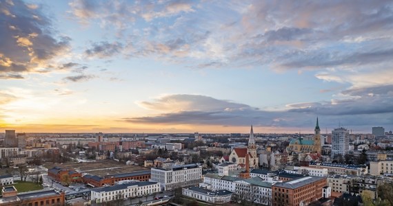 We wtorek podczas trzeciego posiedzenia sesji inaugurującej VII kadencję Sejmiku Województwa Łódzkiego radni znów nie wybrali nowego marszałka i zarządu województwa. Obrady przerwano do 11 czerwca z powodu pomyłki w głosowaniu jednej z radnych KO.