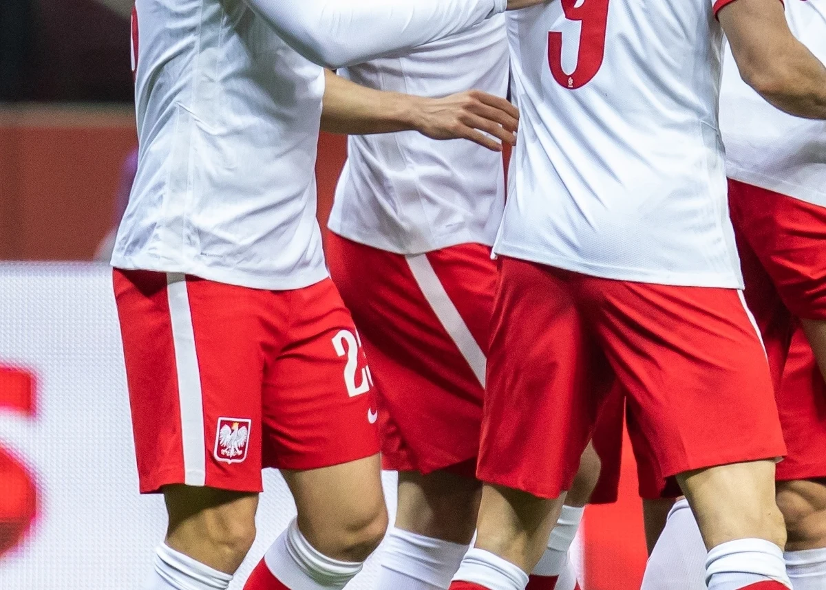 Polscy piłkarze do lat 17 przegrali z Włochami 0:2 (0:1) w swoim pierwszym meczu mistrzostw Europy, które odbywają się na Cyprze. W drugim meczu grupy C Słowacja zremisowała bezbramkowo ze Szwecją.