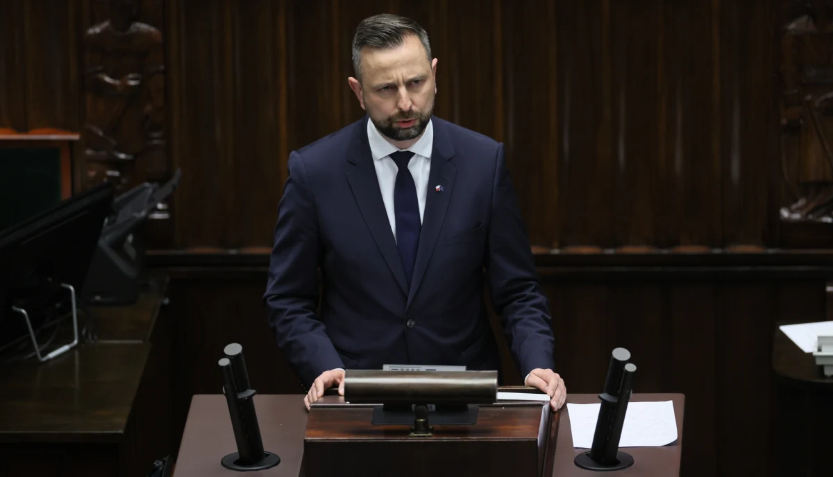 "Zagrożeniem dla Polski są działania Federacji Rosyjskiej, są działania związane z agenturą, która rozpowszechniła się nie tylko w Polsce, ale i Europie" - mówił w Sejmie Władysław Kosiniak-Kamysz. Minister obrony narodowej, przedstawiając informację na temat bezpieczeństwa zapewnił, że służby specjalne, policja i wojsko każdego dnia dokonują działań na rzecz walki z aktami sabotażu, dywersji i niszczenia wspólnoty państwa polskiego.