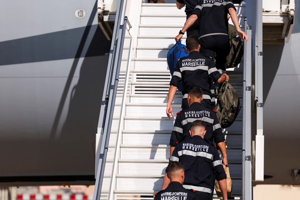 Strażacy z Marsylii w drodze do Nowej Kaledonii. Mieli pomóc w opanowaniu sytuacji na zbuntowanym archipelagu