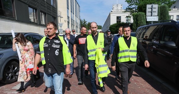 Rolnicy ze związku „Orka”, którzy okupowali korytarze sejmowe opuścili budynek przy Wiejskiej. Środa była dziesiątym dniem ich protestu głodowego.