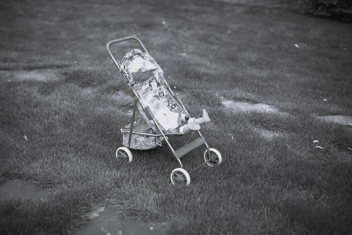 Prokuratura ujawniła, że przyczyną śmierci 4-latki z małopolskich Zagórzan było utonięcie. Tak wykazała sekcja zwłok dziecka. Do zabicia dziewczynki przyznała się matka. 