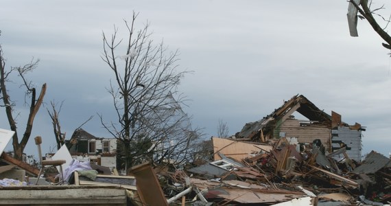 "Liczne ofiary śmiertelne" to rezultat tornado, które przeszło przez miasteczko Greenfield w amerykańskim stanie Iowa. Dokładna liczba zabitych nie jest jeszcze znana.
