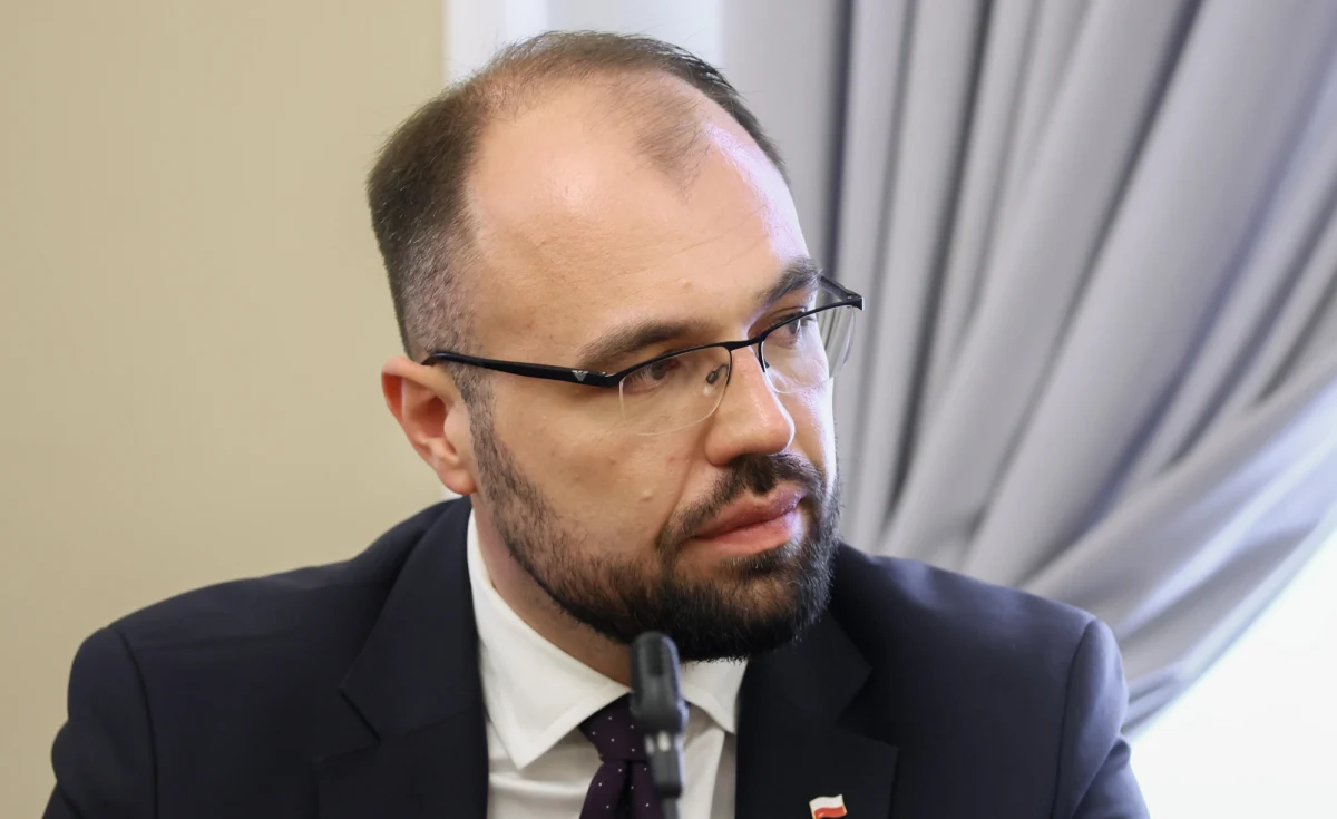 "Jest to materiał noszący znamiona agitacji wyborczej. Są różne określenia ocenne, różnego rodzaju manipulacje" - mówił w Rozmowie o 7:00 w Radiu RMF24 Krzysztof Szczucki, poseł Prawa i Sprawiedliwości, komentując upublicznione wyniki audytu w Rządowym Centrum Legislacji, którym kierował. Zapowiedział też wejście na drogę prawną. "Po naszej rozmowie zawiozę do prokuratury pierwsze zawiadomienie. Drugie zostanie złożone w przyszłym tygodniu. Odniosę się do wszystkich uwag, które w tym pseudoaudycie zostały zawarte" - stwierdził Szczucki. 