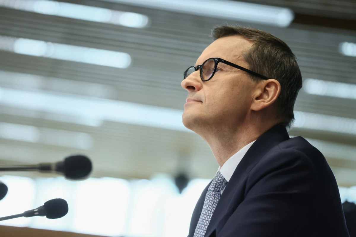 "Miałem wtedy przeświadczenie i mam je również dzisiaj, że w przypadku pandemii wybory korespondencyjne są bezpieczniejsze. Tak uważałem i tak uważam" - powiedział w środę Mateusz Morawiecki. Były premier był przesłuchiwany przez komisję ds. wyborów korespondencyjnych. Mówił m.in. o organizacji, finansowaniu czy legalności planowanych wówczas wyborów. Zdaniem szefa komisji posła Dariusza Jońskiego Mateusz Morawiecki jest kluczowym świadkiem komisji.