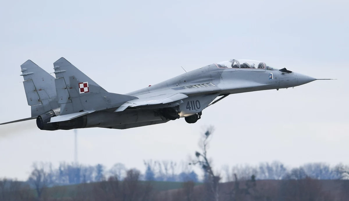 W okolicach Kurowa Braniewskiego (woj. warmińsko-mazurskie) od samolotu MiG-29 odpadł zbiornik paliwa. Polska armia przekazała, że nikt nie został ranny.