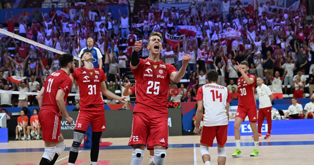 The magic barrier is almost here, what a show by the Polish volleyball players.  The United States has no chance