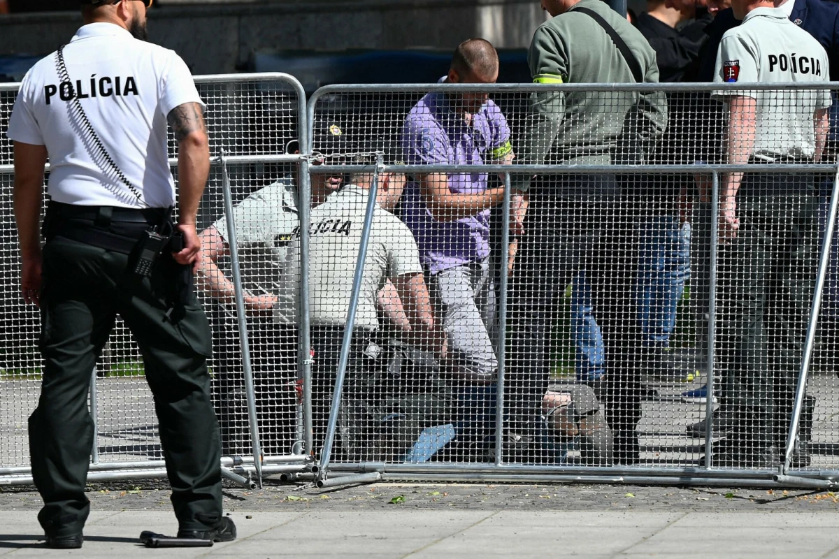 Prokurator generalny Słowacji Marosz Żilinka powiedział po posiedzeniu Rady Bezpieczeństwa Państwa, że zamach na premiera Roberta Ficę może być potraktowany jako atak terrorystyczny. Postępowanie obecnie prowadzone jest w sprawie usiłowania morderstwa z premedytacją.