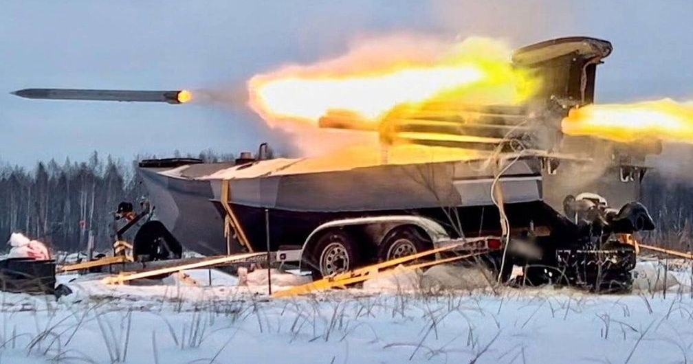 Służba Bezpieczeństwa Ukrainy (SBU) ogłosiła, że uzbroiła część nawodnych dronów Sea Baby w wieloprowadnicową wyrzutnię rakiet kal. 122 mm, a system został już przetestowany w rzeczywistych warunkach.