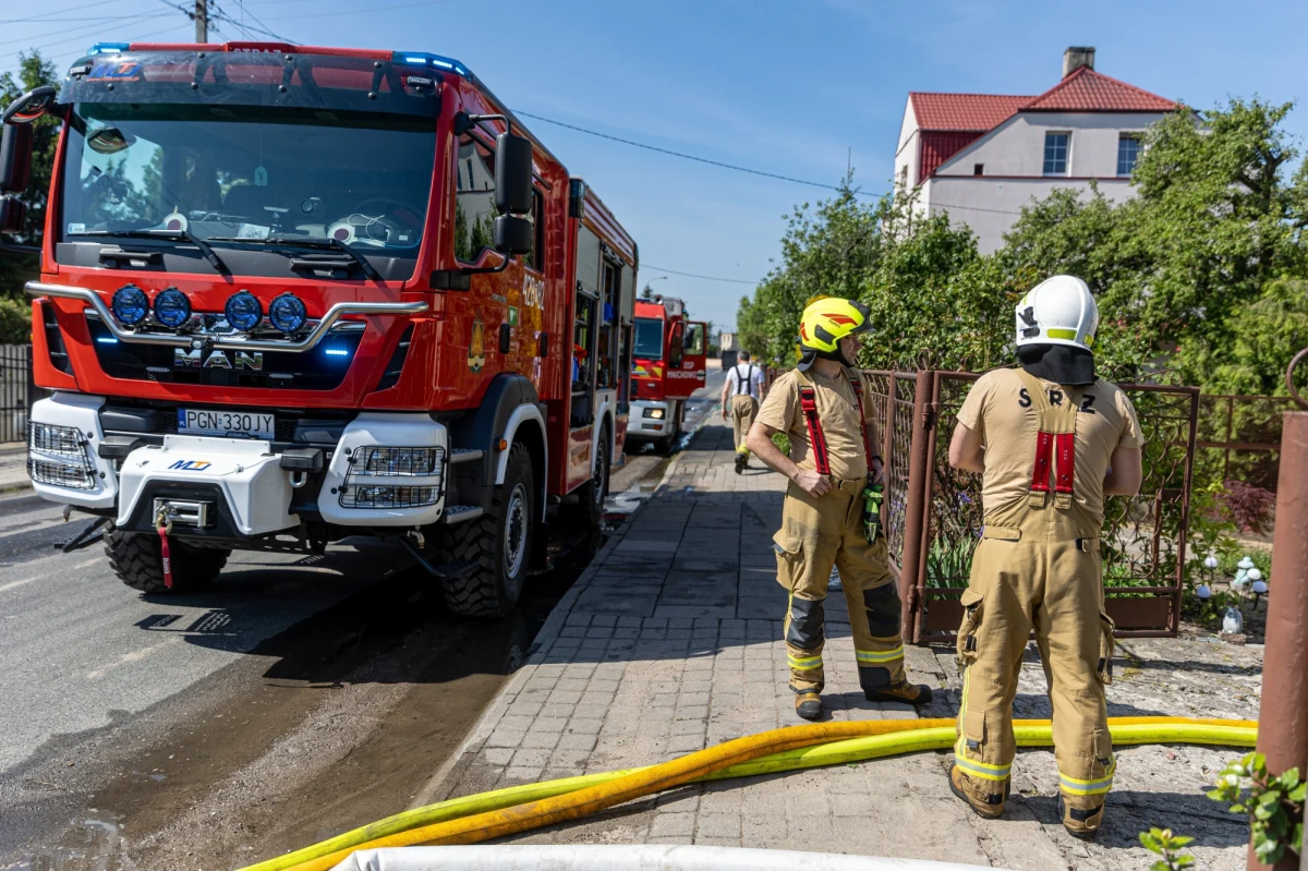 IMGW wydał w czwartek ostrzeżenia pierwszego i drugiego stopnia przed burzami w dużej części kraju, głównie na południowym wschodzie i w centralnej Polsce. Wczoraj strażacy wyjeżdżali do interwencji kilkaset razy, m.in. w Wielkopolsce, Świętokrzyskiem czy w Tarnowie.