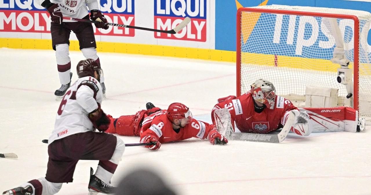 hokej, live, wyniki na żywo, Polska, Czechy, NHL, hockey, Cracovia Świat zachwycony interwencją Polaka. Wielkie wyróżnienie dla bramkarza