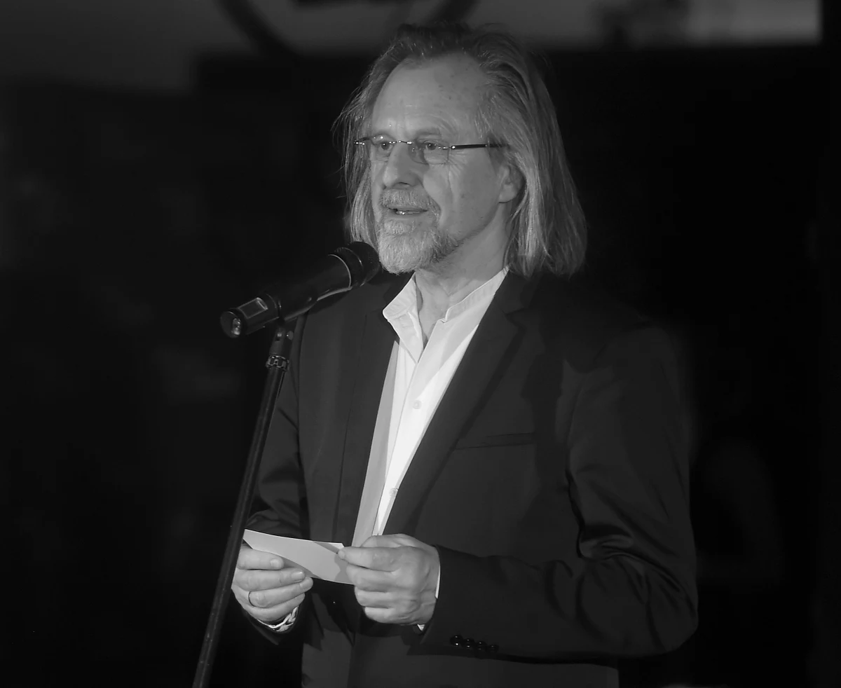 Pogrzeb Jana A.P. Kaczmarka w sobotę, 25 maja rozpocznie msza św. żałobna o godz. 12:00 w kościele parafialnym p.w. Świętych Apostołów Piotra i Pawła na ul. Grodzkiej w Krakowie. Prochy kompozytora zostaną złożone w Alei Zasłużonych na cmentarzu Rakowickim.