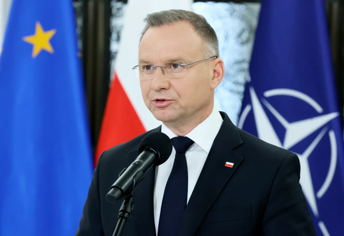 Sejmowa Komisja Spraw Zagranicznych pozytywnie zaopiniowała dziś kandydaturę Jacka Najdera na ambasadora RP przy NATO. Sęk w tym, że zgody na zmianę nie podpisze Andrzej Duda. Prezydent dodał, że zmiany nie konsultowano z nim, co - jego zdaniem - jest złamaniem dotychczasowej procedury.