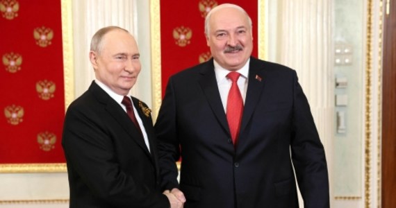 O piątkowym spotkaniu Władimira Putina i Alaksandra Łukaszenki informują białoruskie media. Zapowiadają, że w trakcie spotkania "przywódcy przeprowadzą negocjacje".