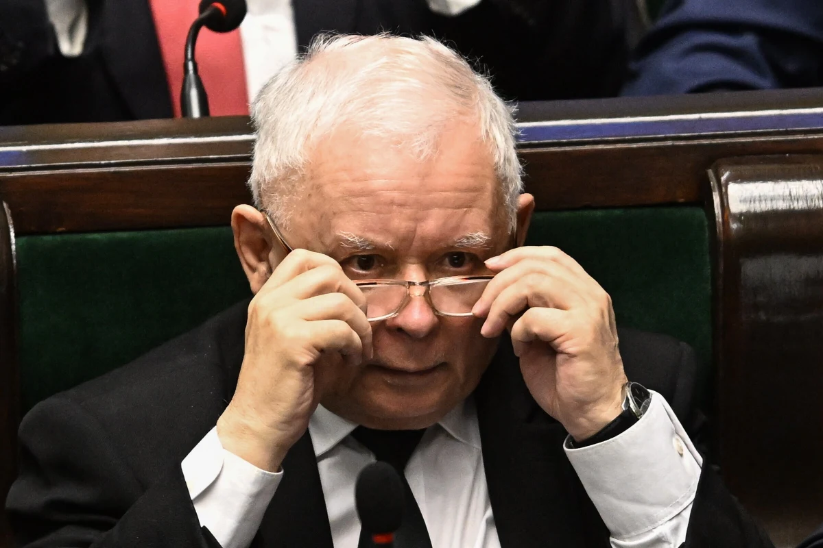 Prezes PiS Jarosław Kaczyński ocenił w czwartek w Sejmie, że skierowany przez marszałka Sejmu do komisji odpowiedzialności konstytucyjnej wniosek o postawienie przed Trybunałem Stanu prezesa NBP jest "kryminalnym przedsięwzięciem".