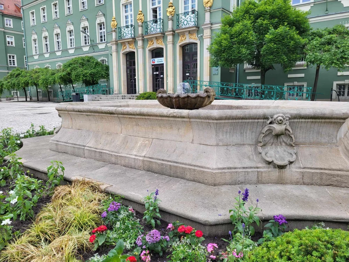 Trzy pierwsze już działają, reszta ma ruszyć na dniach. Zakład Usług Komunalnych w Szczecinie rozpoczął uruchamianie miejskich fontann. Znów nie wszystkie będą tryskać wodą.