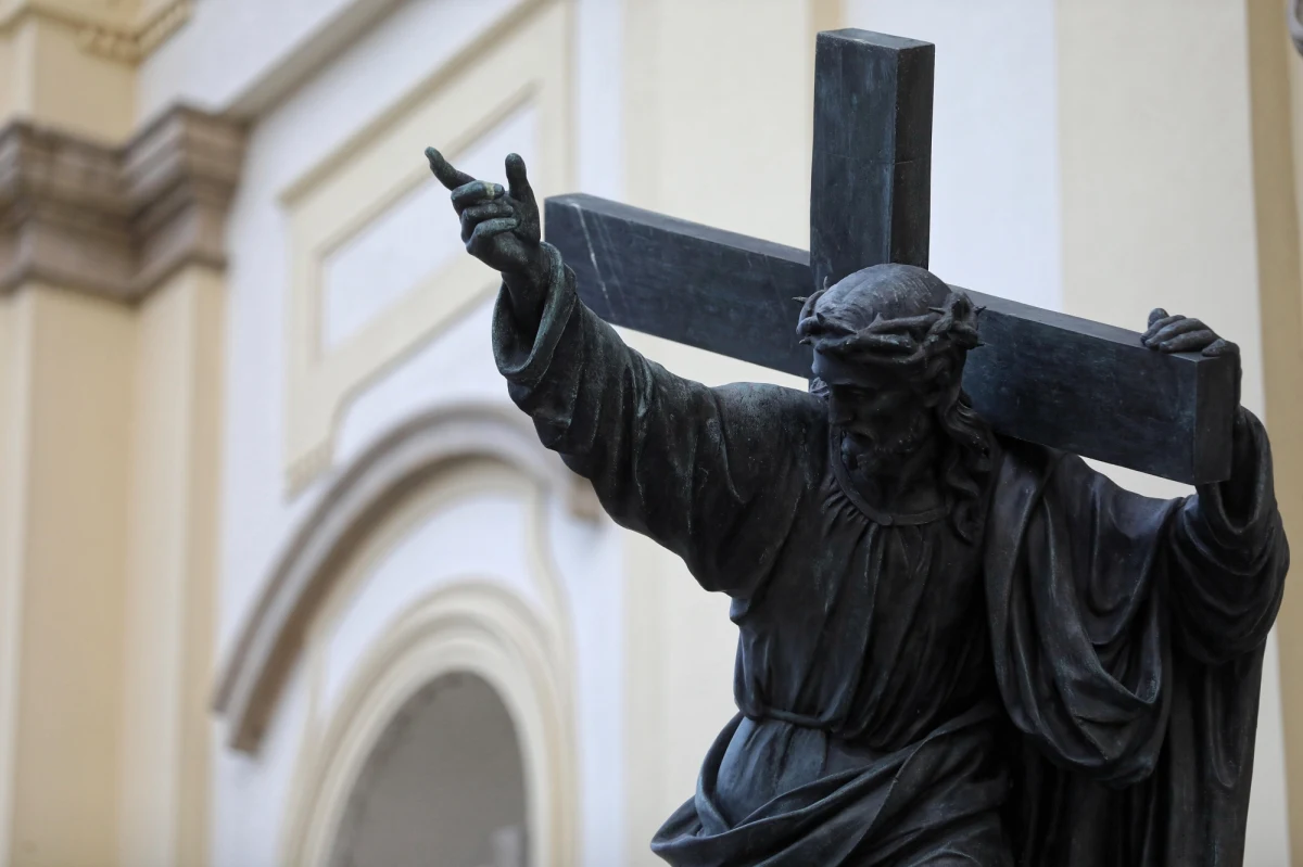 Politycy Lewicy złożyli do premiera Tuska interpelację w sprawie ujawnienia pełnej skali finansowania Kościoła katolickiego z budżetu państwa. Premier miałby przedstawić kompleksowy raport w tej sprawie – ogłosili liderzy ugrupowania wicemarszałek Sejmu Włodzimierz Czarzasty i liderka klubu Anna Maria Żukowska. W trakcie konferencji powołano się na wyliczenia, które mówią, że do Kościoła trafia nawet osiem miliardów złotych rocznie.