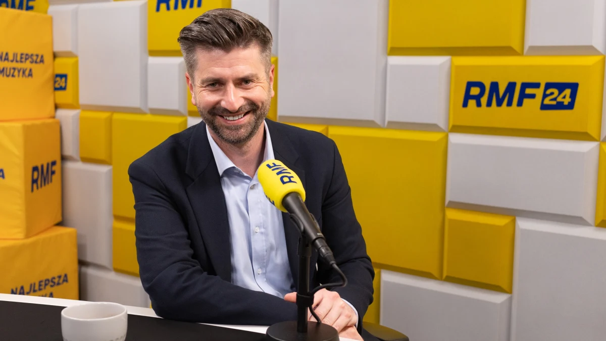 "Prokuratura ma dokumenty, ma zeznania, ma też dowody z przeszukania i dowody z dokumentów, które są w zasobach Ministerstwa Sprawiedliwości. Jestem przekonany o tym, że wnioski o uchylenie immunitetów będą przygotowane doskonale i będą udokumentowane w sposób detaliczny" – mówił w Popołudniowej rozmowie w RMF FM wiceminister sprawiedliwości Krzysztof Śmiszek, pytany o aferę wokół Funduszu Sprawiedliwości.