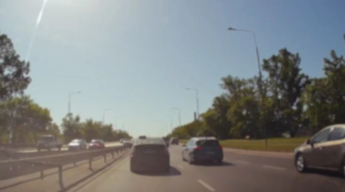 Funkcjonariusz Komendy Stołecznej Policji w czasie wolnym od służby zatrzymał jadącego slalomem kierowcę taksówki. Mężczyzna początkowo udawał, że źle się czuje, ale okazało się, że był pod wpływem  narkotyków.