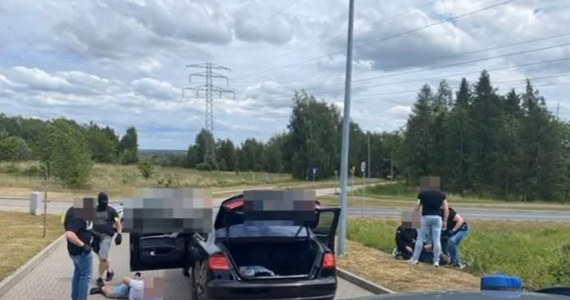 Niemal 100 kg narkotyków wartych ponad 6 mln zł przejęli policjanci z Dolnego Śląska. Na gorącym uczynku złapano dwóch mężczyzn. 