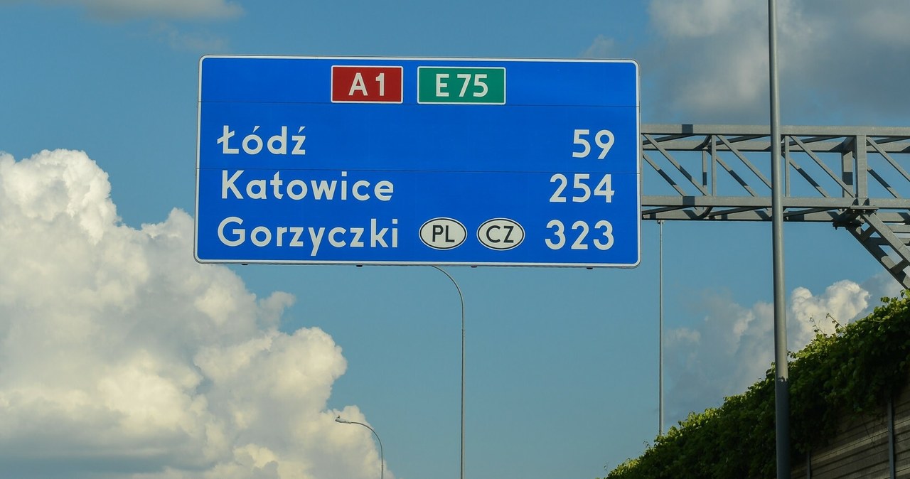 Znak, drogowy, nazwą, miejscowości, podaną, odległością, częsty, widok, polskich, drogach, Kierowcy, zazwyczaj, interpretują, in Odległości na drogowskazach. Podają dystans do centrum czy granicy miasta?