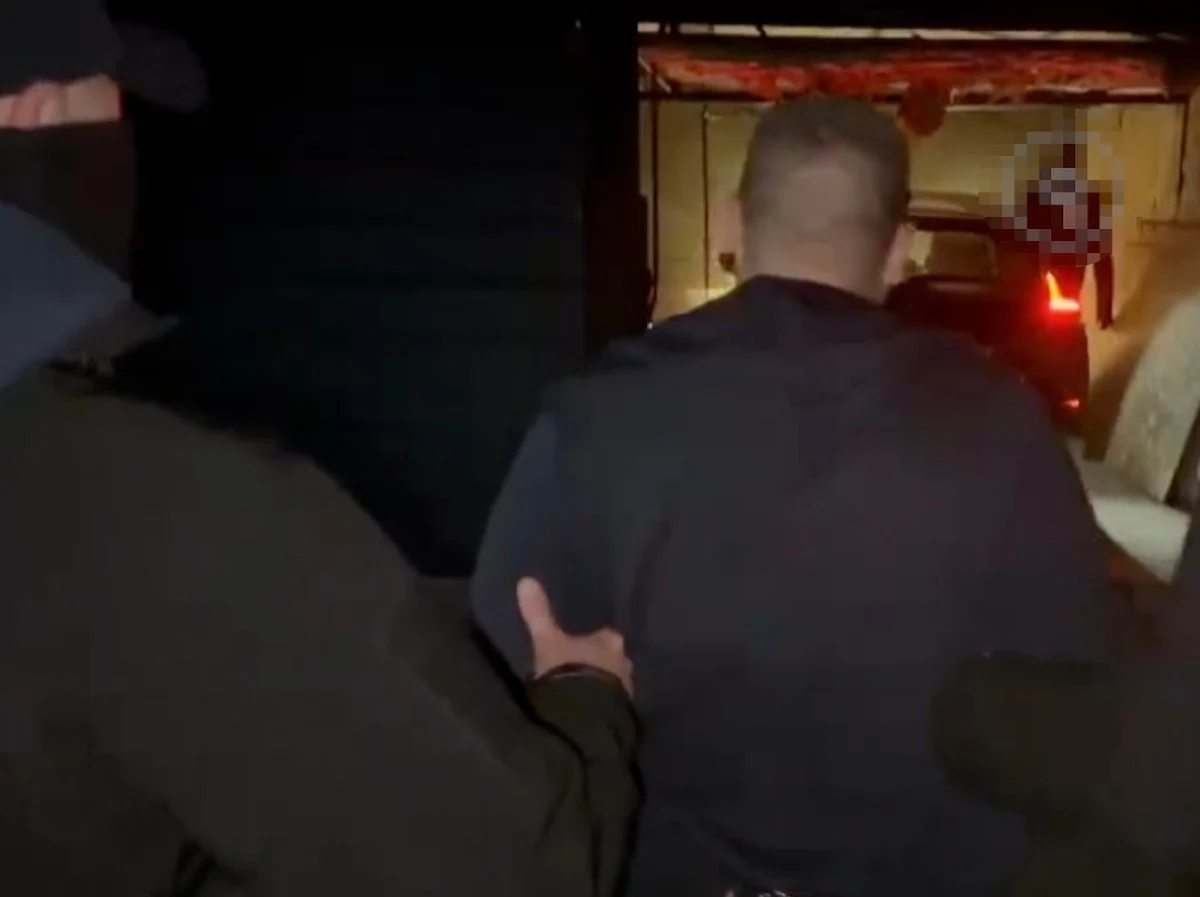 Stołeczni policjanci z elitarnego wydziału zwalczającego przestępczość samochodową zlikwidowali kolejną dziuplę samochodową i zatrzymali 30-latka z powiatu wołomińskiego podejrzanego o kradzież auta. Mężczyzna wchodził już wcześniej w konflikt z prawem.