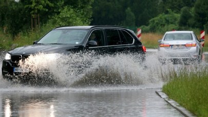 Burze i opady deszczu z gradem przechodzą przez Polskę 