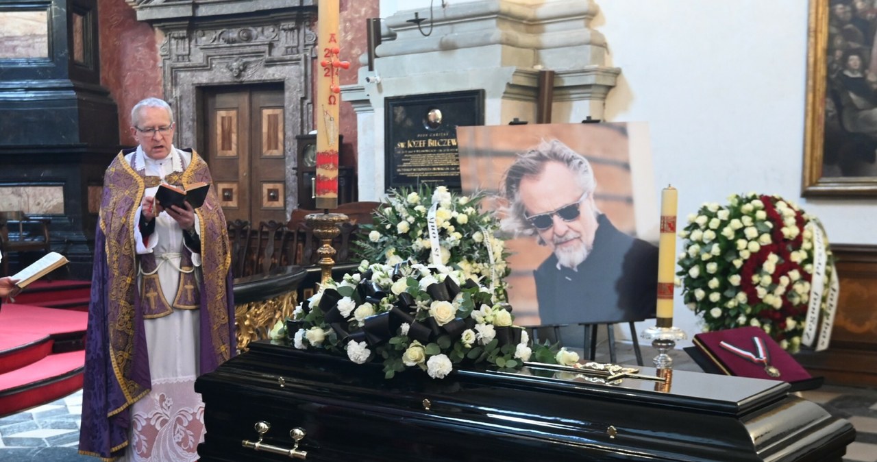 W Krakowie odbyła się ceremonia pogrzebowa Jana A.P. Kaczmarka. Uroczystości miały charakter państwowy. Światowej sławy kompozytor, laureat Oscara za muzykę do "Marzyciela" został pochowany w Alei Zasłużonych na Cmentarzu Rakowickim w Krakowie.