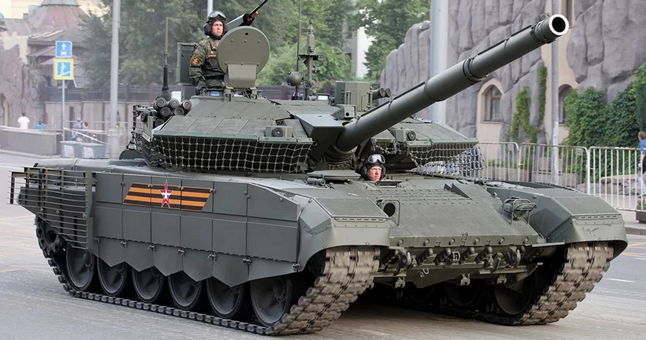 W ostatnich kilkudziesięciu godzinach wojny na Ukrainie, żołnierze Sił Zbrojnych Ukrainy zniszczyli dwa najpotężniejsze rosyjskie czołgi T-90M, a jeden udało im się przejąć i teraz działa przeciwko Rosjanom.