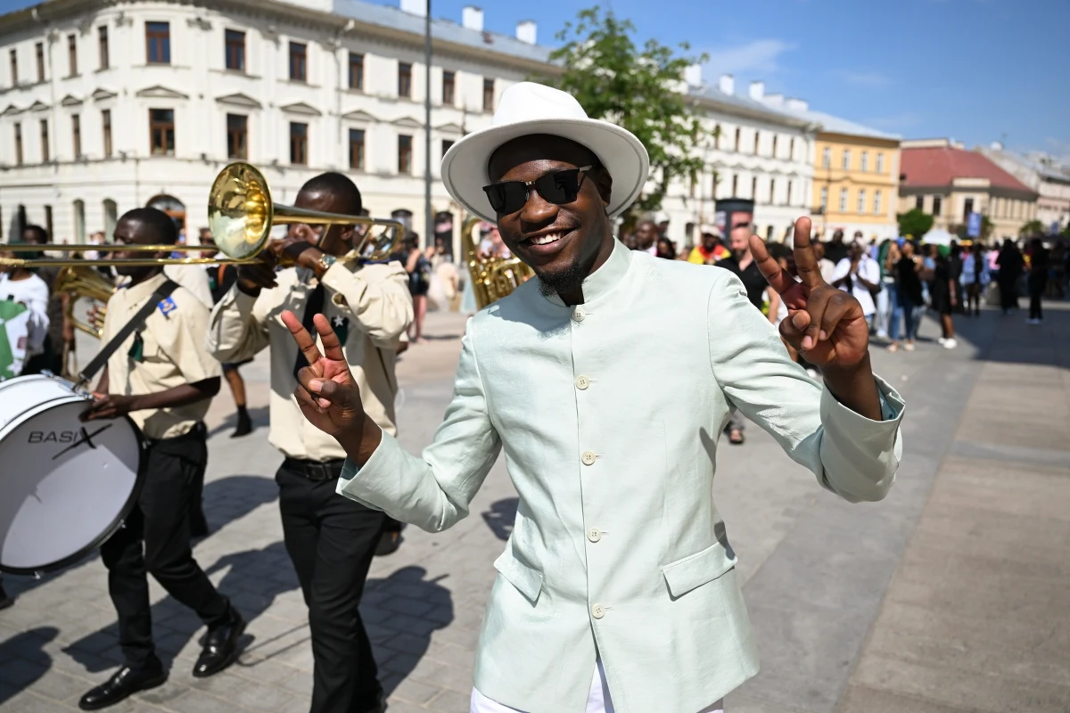 Pokaz mody projektantów z Polski i Afryki, afrykańskie potrawy, a także koncertów muzyki z tego kontynentu - to atrakcje przygotowane w ramach Dnia Afryki w Lublinie.