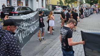 Milczący protest przed komendą. 27-latek zmarł po interwencji policji