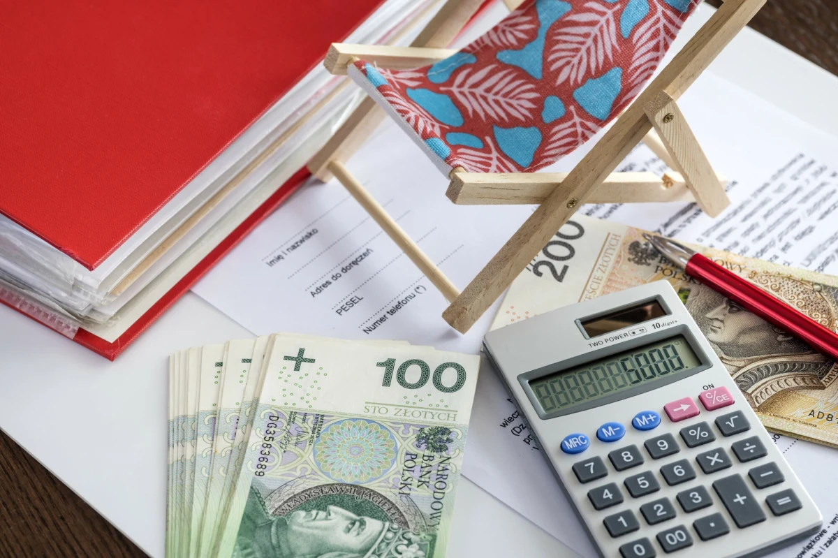 Niemal jedna trzecia wniosków o wakacje kredytowe zawiera błędy - tak wynika z danych zebranych w bankach przez dziennikarzy RMF FM. Półtora tygodnia temu pierwsze banki zaczęły przyjmować wnioski w nowej edycji wakacji kredytowych. Dziś przyjmowanie ich zaczyna największy bank - PKO BP. Okazuje się, że tysiące wniosków będzie... nieważnych.