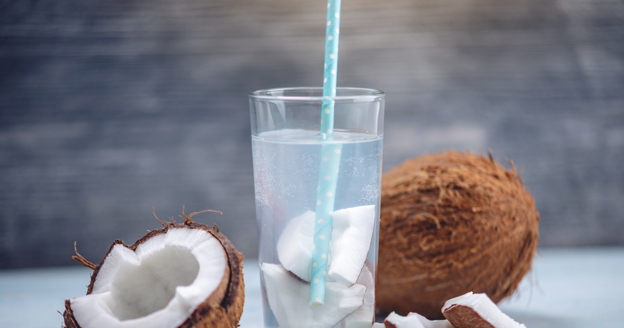  W upały jest lepsza od zwykłej wody. Gasi pragnienie, zbija cholesterol i nawilża skórę