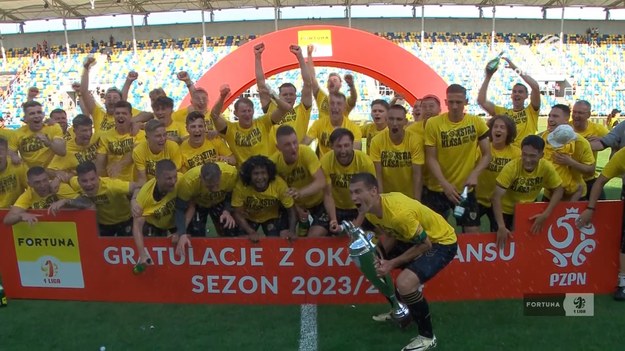 GKS Katowice wygrał na wyjeździe z Arką Gdynia 1:0, dzięki czemu przeskoczył ekipę z Trójmiasta w tabeli i wywalczył bezpośredni awans do PKO BP Ekstraklasy.